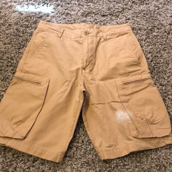 Nike khaki cargo shorts - Picture 1 of 2
